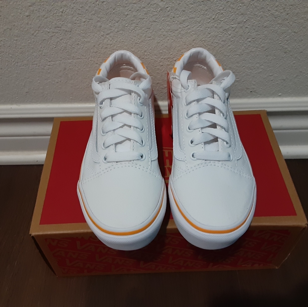 Vans - Picture 2 of 4